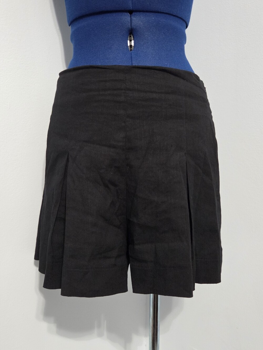 Black Linen Blend Pleated Front Shorts Size 6
